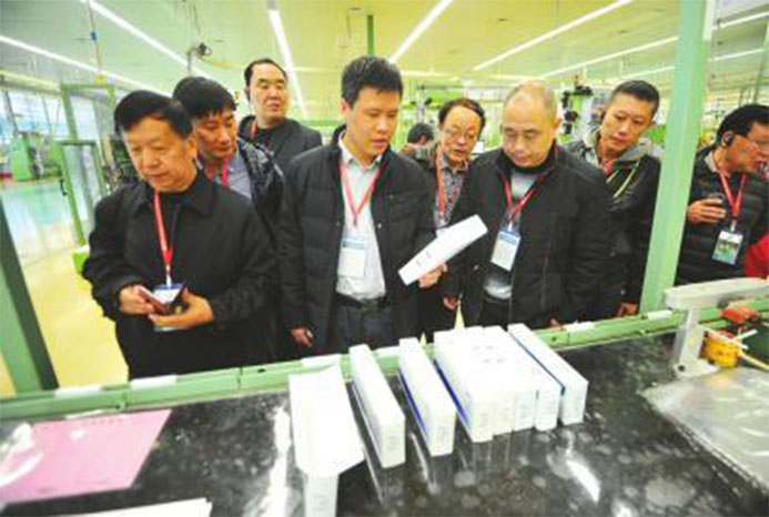高度自动化设备引市民记者点赞