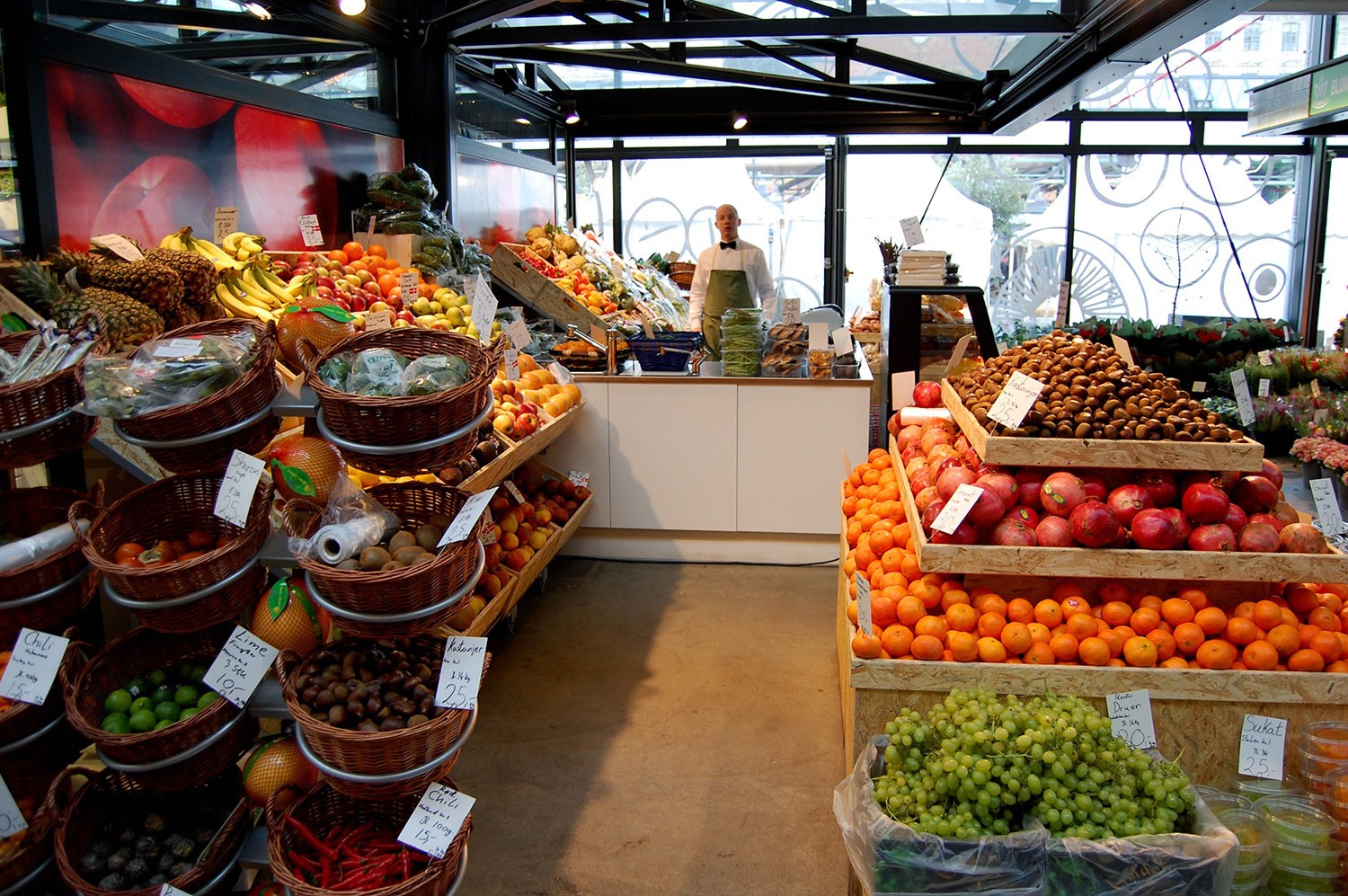 Fruit and vegetable packaging case